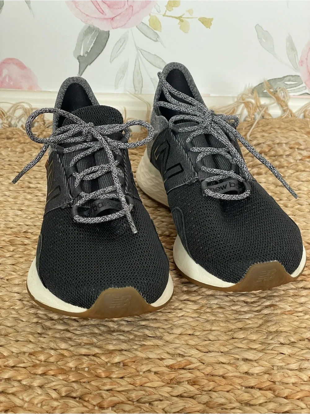 New Balance Women’s Black White Knit Running Sneakers 9